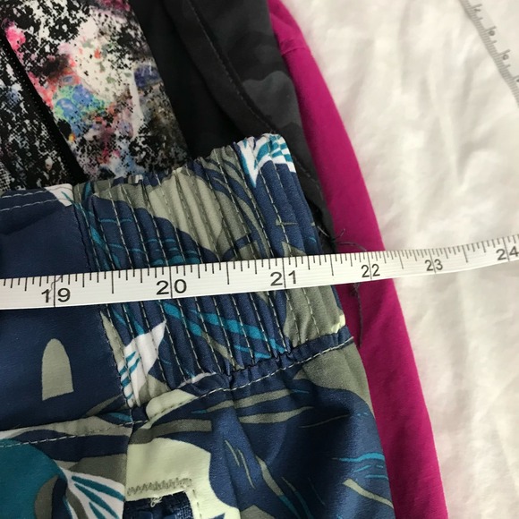 Columbia Women's Tidal II Short Blue Green Floral Leaf Print Stretch Size 2X - Picture 9 of 9